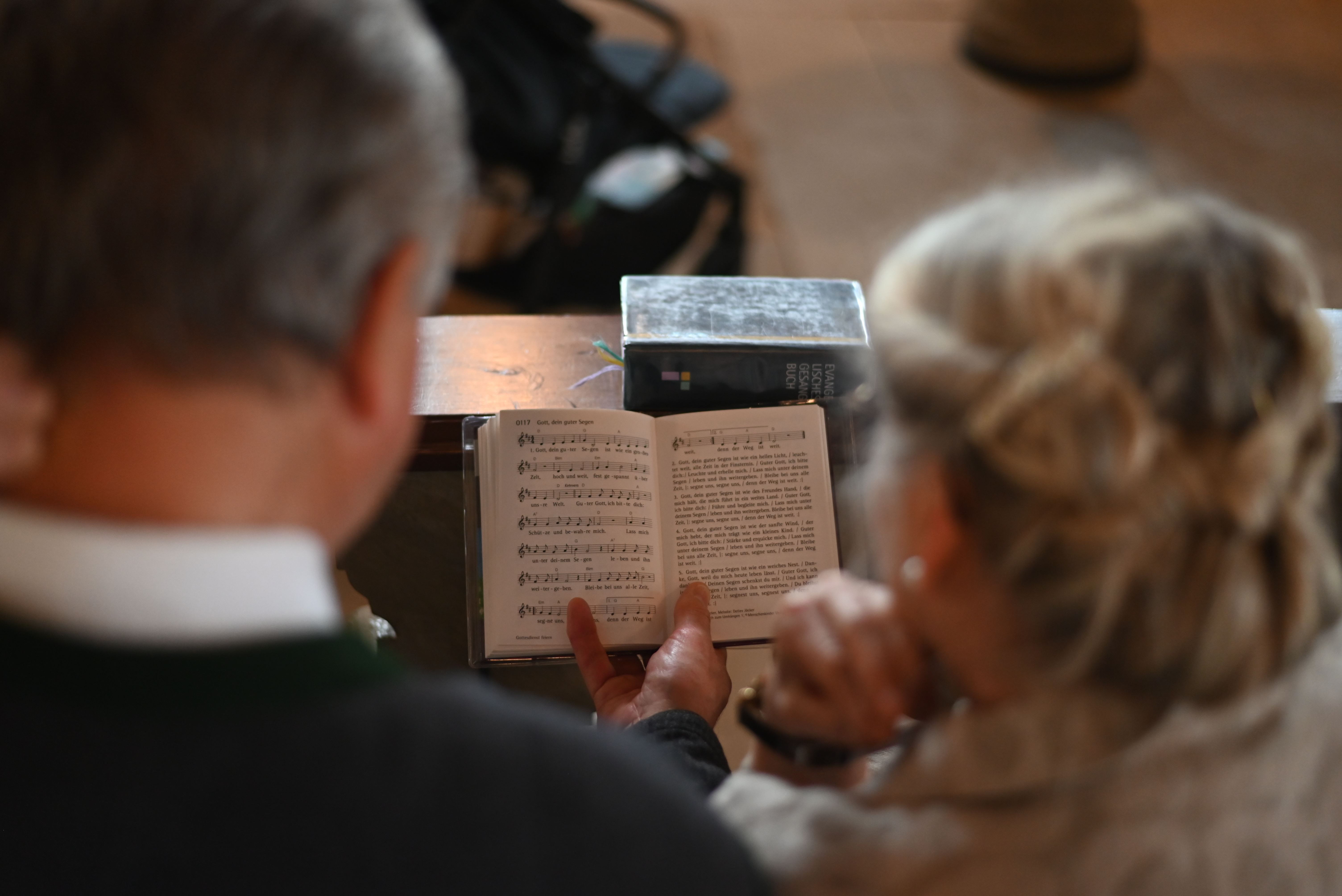 Familie, Familienfotografie, Taufe, Zeremonie, Gesang